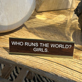 Kontorskilt  - Who Run The World? Girls