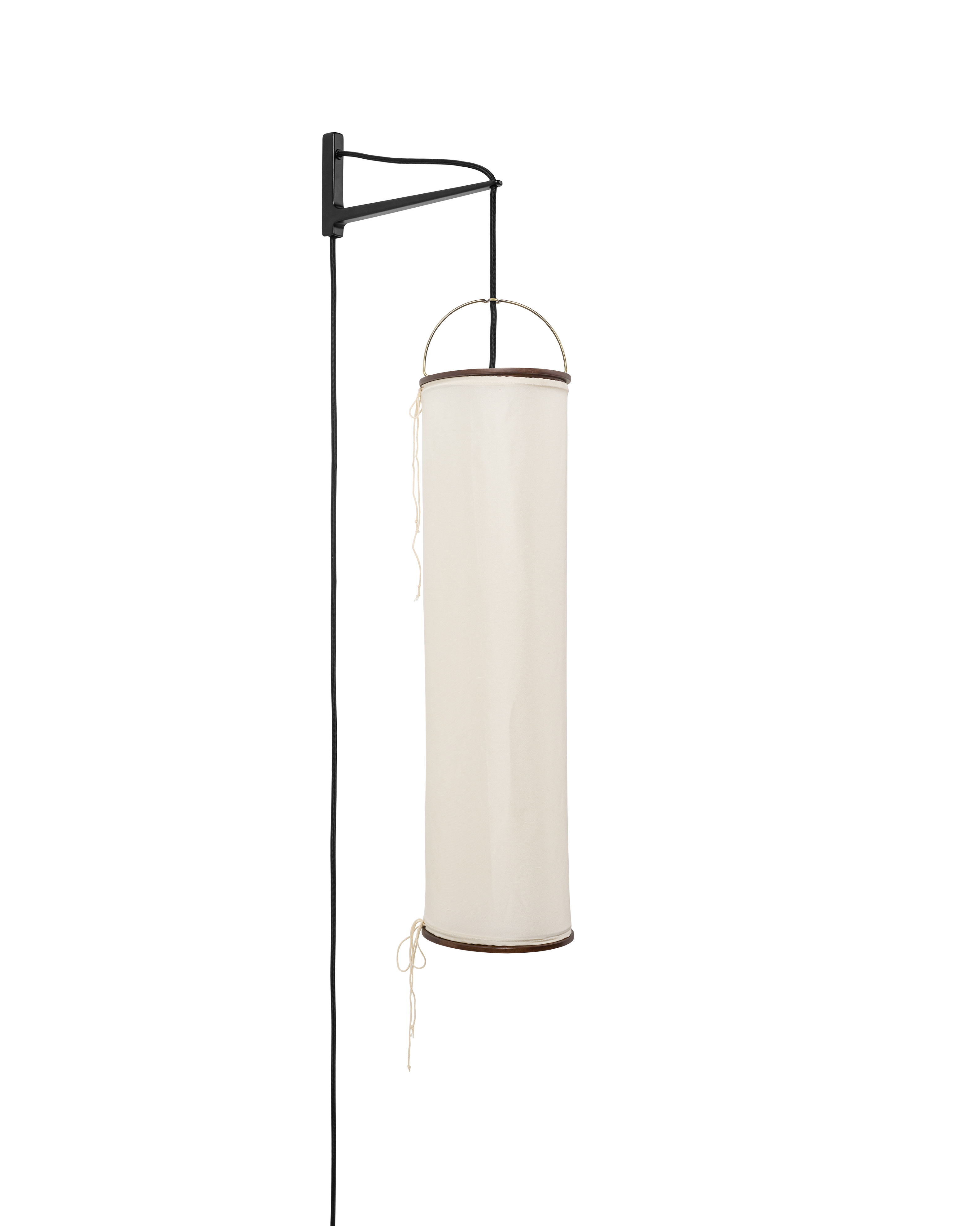 Silk Lantern vegglampe – GUBI – naturlig silke og sort stål