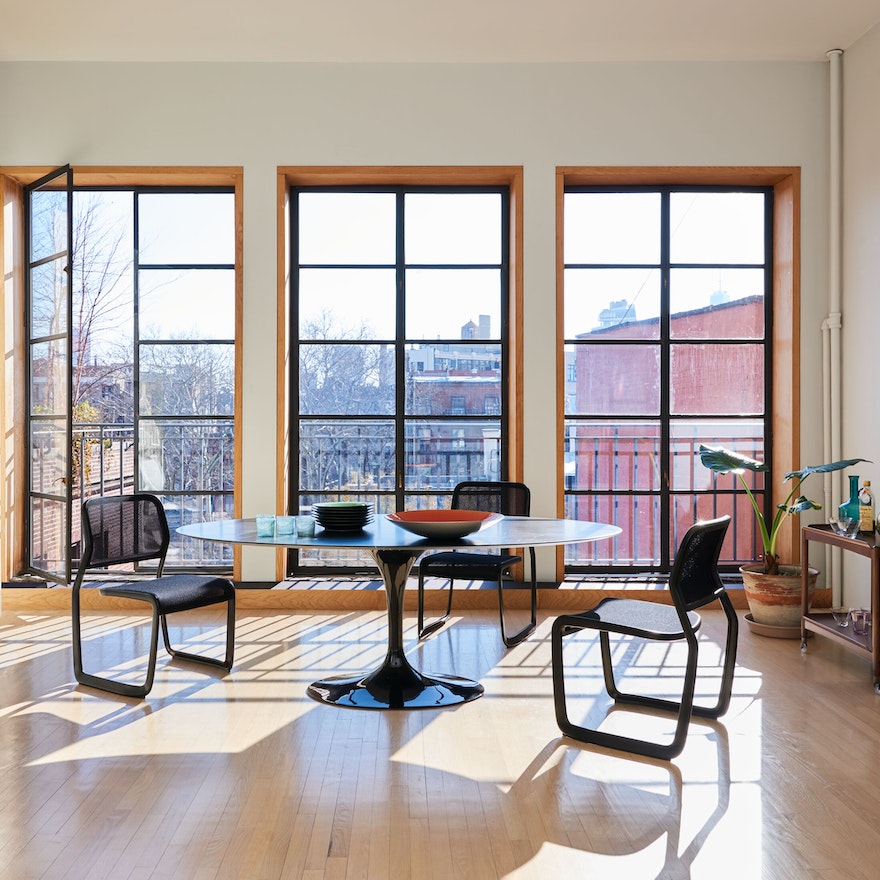Saarinen Oval Spisebord - Sort Base - Flere varianter