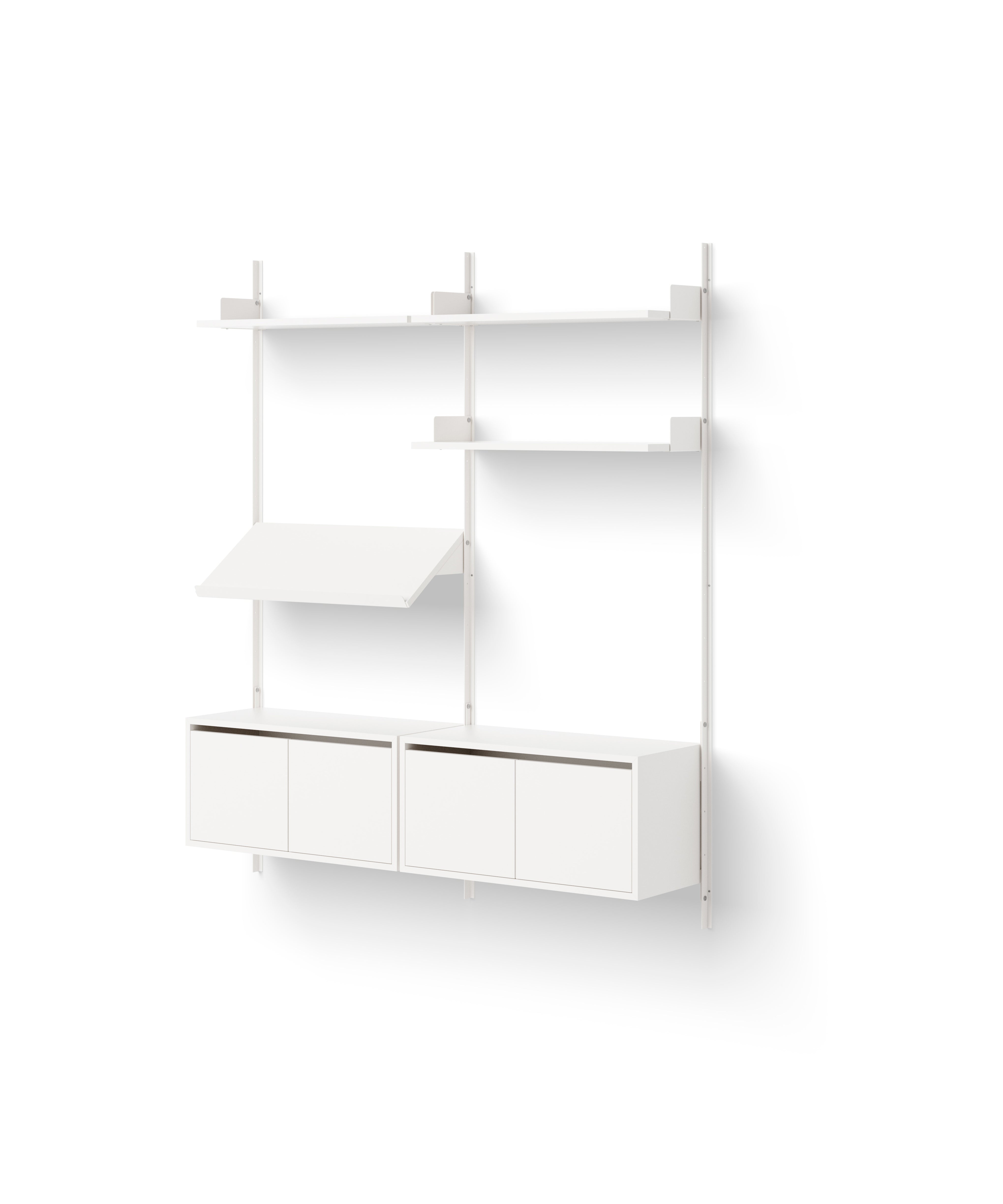 New Works Living Vegghylle med skap - Lav - Flere varianter