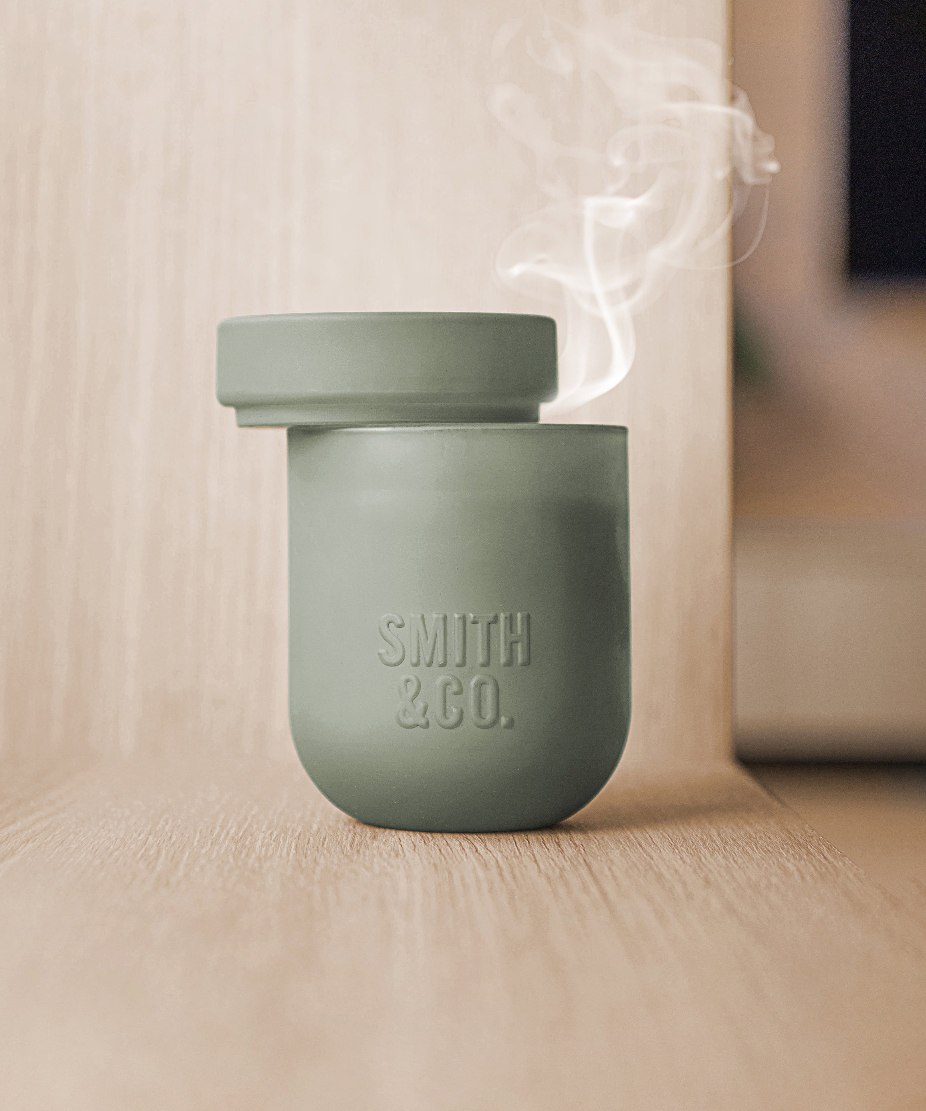 Amber & Freesia – Duftlys – Smith & Co